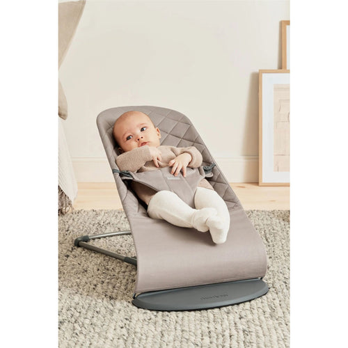 Sillón mecedora Bliss, tela gris arena
